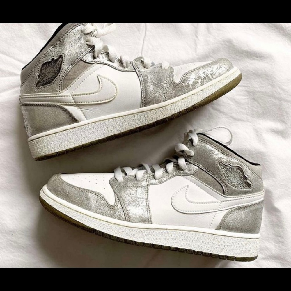 Jordan 1 Mid